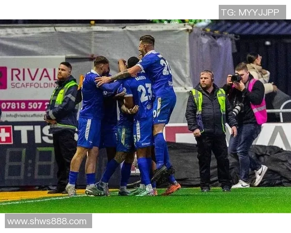 德乙焦点战凯泽斯劳滕迎战慕尼黑1860两队争夺季后赛资格