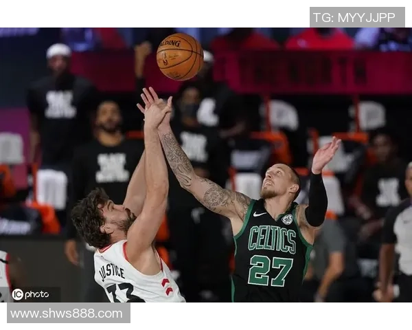 猛龙与鹈鹕激战下半场精彩瞬间回顾与赛况分析